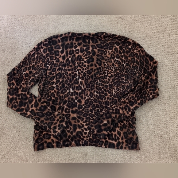 White House Black Market Cheetah Print Cropped Snap Button Long Sleeve Cardigan - Picture 5 of 9